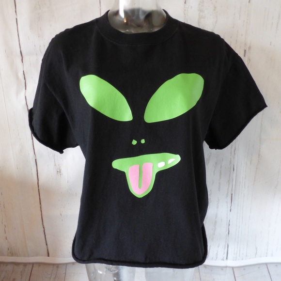 SHAKA WEAR Tops - *4-4-20* SHAKA WEAR Crop Alien Tee Shirt M